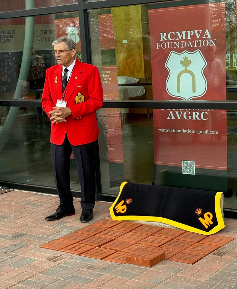 Retired RCMP Veteran Bob Stephens honouring his partner PSD Cindy who perished in the line of duty 1965.