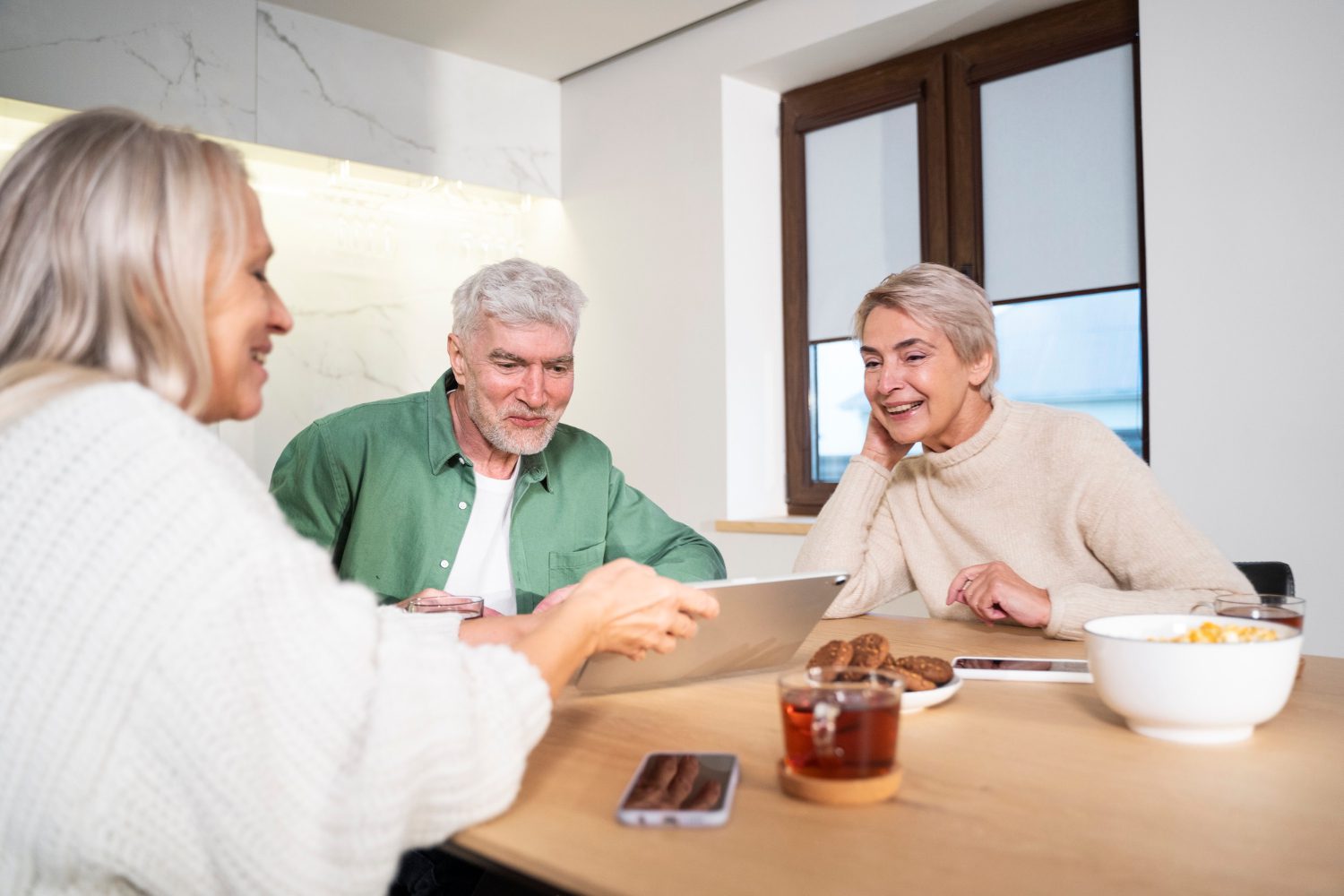 close-up-smiley-senior-people-table